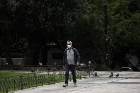 Residents in china observe social distancing along the yangtze river. Dytikoi Korin8iakoi Orizontes Edw Derbeni Xardalias Paratash Lockdown Sth Korin8ia Kai Nees Perioxes Sto Ba8y Kokkino