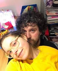 Jessie cave studied illustration and animation at kingston university, london, and worked backstage in various theatres before deciding. What S Jessie Cave Married Status Now Baby Pregnant Movies