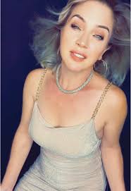 Stella Becker's Instagram, Twitter & Facebook