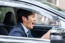 アクセルとブレーキの踏み間違い経験」…高齢者よりも「若い世代」に多い結果に ドライバー1200人調査｜まいどなニュース