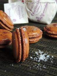Macarons Chocolat Fleur De Sel Les Delices D Helene Macaron Chocolat Macaron Recette Macaron