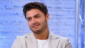 Love Island Reality Star Mike Thalassitis Dies At 26