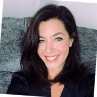 Kari Pickering's Instagram, Twitter & Facebook