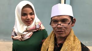 Angels t 3 aylar önce. Selain Dinar Candy Artis Artis Ini Juga Berhijab Sambut Ramadhan Kumparan Com