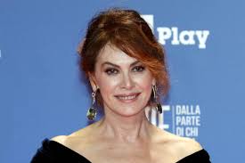 Her birthday, what she did before fame, her family life, fun trivia facts, popularity rankings, and more. Chi E Elena Sofia Ricci Attrice Di Che Dio Ci Aiuti Vita Privata
