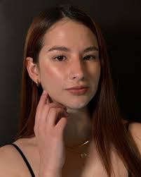 Maria Meek's Instagram, Twitter & Facebook