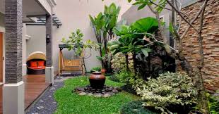 Selain itu, taman pun bisa dijadikan sebagai tempat rekreasi yang murah meriah yakni dengan makan bersama lesehan dengan keluarga tercinta atau hanya sekedar menikmati teh dan biskuit di pagi hari. Desain Taman Belakang Rumah Minimalis Cantik Dan Unik