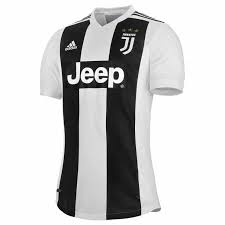 Le col en v est blanc. La Juventus De Turin Et Adidas Devoilent Les Maillots 2018 2019
