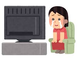 泣きながらテレビを見る人のイラスト（女性） | かわいいフリー素材集 ...