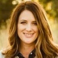 Amanda Laughlin's Instagram, Twitter & Facebook