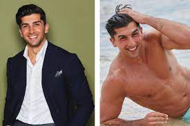 Blake moynes joins the cast, katie thurston angrily kicks thomas jacobs to the curb, and several more bachelors are sent packing!. Bachelorette Kandidat Julian Dannemann Karriere Typ Kampft Um Die Liebe Tag24