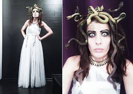 Learn to easily make this fun medusa snake headband for an easy diy halloween costume this halloween with items from the dollar store! Manona Che Diy Diy Medusa Gorgon Lookbook