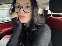 Hello everyone, my name is Anna, I am a 21-years old Italian girl and I  will soon move back to Amsterdam for study and work reasons. I am urgently  looking for a