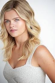 Kendall Roach's Instagram, Twitter & Facebook