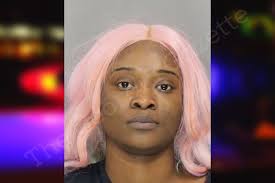 Tamara Diggs's Instagram, Twitter & Facebook