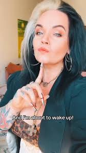 Another summer is almost over. Didn't get a tan this year either. 🖤  #vampireglow #blacklight #singer #singerlife #summerisover #vampirelife  #kallio