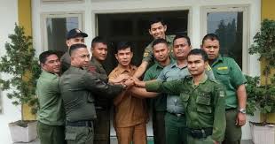 Check spelling or type a new query. Dalam Qanun Aceh Polhut Dibolehkan Pakai Senpi Saat Patroli Media Advokasi Tajam Dan Akurat Mengungkap Fakta