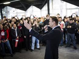 Картинки по запросу Фото с площади Екатеринбурга с Навальным