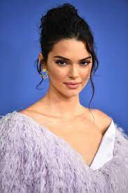 Hailey bieber invited kendall jenner to be her first guest on her new series youtube series who's in my bathroom?. Ecs2jjavrs26nm