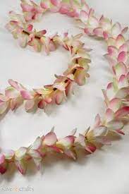 Pink Plumeria Leis In 2020 Flower Jewellery Red Flower Necklace Flower Garlands