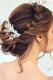 Le dress code peut concerner une ou plusieurs couleurs à favoriser, un. Meilleur Incroyables Coiffures De Mariage Pour 2018 Coiffures 2018 Coiffure Mariage Coiffure Mariee Chignon Mariee