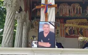 El urma să împlinească pe 29 costin mărculescu a debutat în televiziune în anul 1984, la vârsta de 15 ani, în doua piese tv. Primele Vedete Care Au Venit La CÄƒpÄƒtaiul Lui Costin MÄƒrculescu Mesaje CutremurÄƒtoare Pe Coroanele Aduse La Inmormantarea Actorului