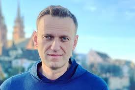 Я бы мог и дольше там просидеть, если бы не начали ездить журналисты и не увидели мое состояние. Aleksej Navalnyj Obyavil Golodovku V Kolonii