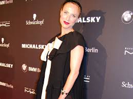 Seit einiger zeit wird mir bewusst, dass seit (von mir geschätzten) ca. Michael Michalsky Liefert Mode Fur Die Krise Und Einen Promiauflauf Am