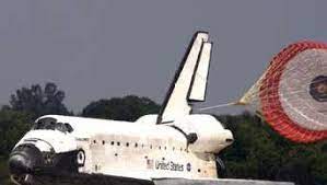 Space shuttle discovery, sometimes referred to as the workhorse of the fleet, made its last trip to space on feb. Shuttle Discovery Wieder Auf Der Erde Wissen