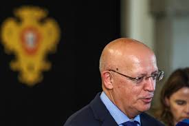 Santos Silva diz que "foi uma honra" presidir ao parlamento