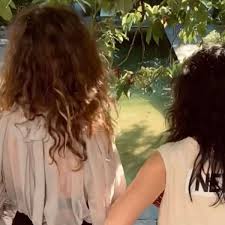Nach seinem tod entschied sie, dove als ihren offiziellen namen anzunehmen. Nena Mit Ihrer Tochter Privat Auf Boot Doch Das Wo Bringt Follower Um Den Verstand Stars