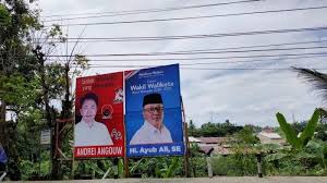 Pendapat lain bilang billboard adalah papan reklame yang ukurannya besar yang dikasih tulisan maupun gambar. Baliho Andrei Angouw Ayub Ali Diletakkan Berdampingan Apa Indikasinya Halaman 2 Tribun Manado