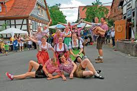 Das gute laune hof klingenthal begrüßt sie in klingenthal, 3,1 km von der aschbergschanze, 3,7 km von der vogtland arena und 6 km vom besucherbergwerk grube tannenberg entfernt. Meiningen Am Backhaus Tanz Und Gute Laune Meiningen Insudthuringen