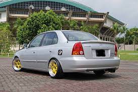 Saya perlu menggunaka­n gear dua atau rendah untuk kereta bergerak lancar. Hyundai Accent Usdm Mekanika