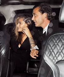 Thomalla was born in east berlin, east germany on 6 october 1989, the daughter of actors simone thomalla and andré vetters. Thomallas Ziehvater Hat Favoriten Er Ist Der Richtige Fur Sophia Leute Bild De
