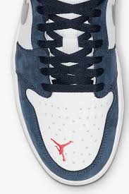 Bring the heat with shorts, hoodies, and tees inspired by the season's colors. Sb X Air Jordan I Low Midnight Navy Erscheinungsdatum Nike Snkrs De