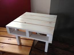 How to build a diy coffee table design with storage from recycled wood, small diy bedside table design for small bedrooms. Diy Small Pallet Coffee Table Sofa Table