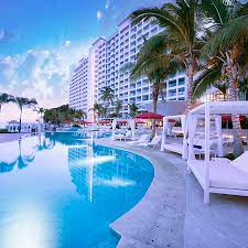 In the centro and zona romántica centered in the middle of a large bay, bahía de banderas, puerto vallarta is the traditional hub for area beach hotels. Puerto Vallarta Hotels Find Compare Great Deals On Trivago