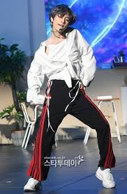 Beomgyu Pics On In 2020 With Images Txt Boys Kai