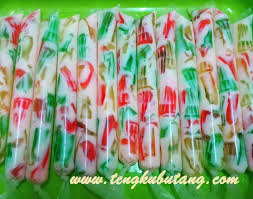 Resepinya 1.5 liter air 1 tin susu cair 1 cawan susu pekat 1/2 cawan gula castor 3 sudu besar bancuhan tepung jagung 1/2 sudu kecil garam biskut oreo choki choki jelly blueberry flling plastik aiskrim. Resepi Aiskrim Sumi Sedap Giler