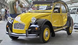 Avec le corniaud, gérard oury inaugure l'équipe de scénaristes qui travaillera sur la grande vadrouille: Citroen 2cv Autopedia Fandom