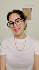 Linda Hume's Instagram, Twitter & Facebook