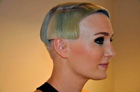 The simple fact is that short hair can indeed be every bit as interesting, beautiful and striking in this post we are going to take a look at some of the most attractive and 'on trend' short hairstyles making a splash right now. Image 14hjk Kurze Flippige Frisuren Flippige Frisuren Rasierter Nacken