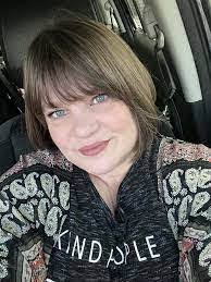 Stephanie Bragdon's Instagram, Twitter & Facebook