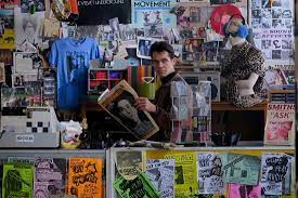 The series is directed by emily, amy and kristen and it is produced by netflix.this web series is available in hindi and english and it is starring by brianna, kiana and quintessa as the leading role of the series. Shoplifters Of The World Watch A Trailer For A New Movie Inspired By Smith S Music Jioforme