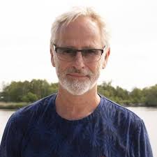 Who produced “Skymtar för en stund” by Uno Svenningsson?