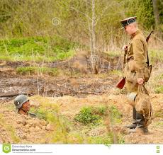 Pero la ofensiva alemana fue detenida en la batalla del marne (a 14 kilómetros de parís). Soldados Rusos Y Alemanes La Reconstruccion De La Batalla En El Uniforme Militar De La Segunda Guerra Mundial Fotografia Editorial Imagen De Hermoso Atractivo 61275412