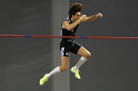 Ceux qui le désirent peuvent de nouveau proposer des idées de sports absurdes qui rendraient les jeux olympiques beaucoup plus divertissants. Athletisme Armand Duplantis Bat De Nouveau Le Record Du Monde De La Perche