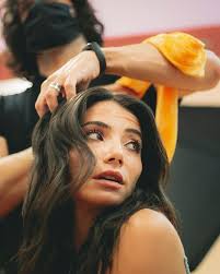 Maybe you would like to learn more about one of these? Carolina Carvalho Surpreende Com Grande Mudanca De Visual Holofote