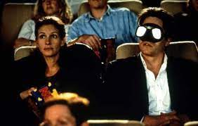 Quand un matin, anna scott, l'actrice la plus célèbre d'hollywood, pousse la porte de la librairie de william thacket, située dans le charmant quartier de notting hill, à l'ouest de londres, le libraire ignore que. Coup De Foudre A Notting Hill Est Sur Netflix 20 Ans Apres Le Film N A Pas Pris Une Ride